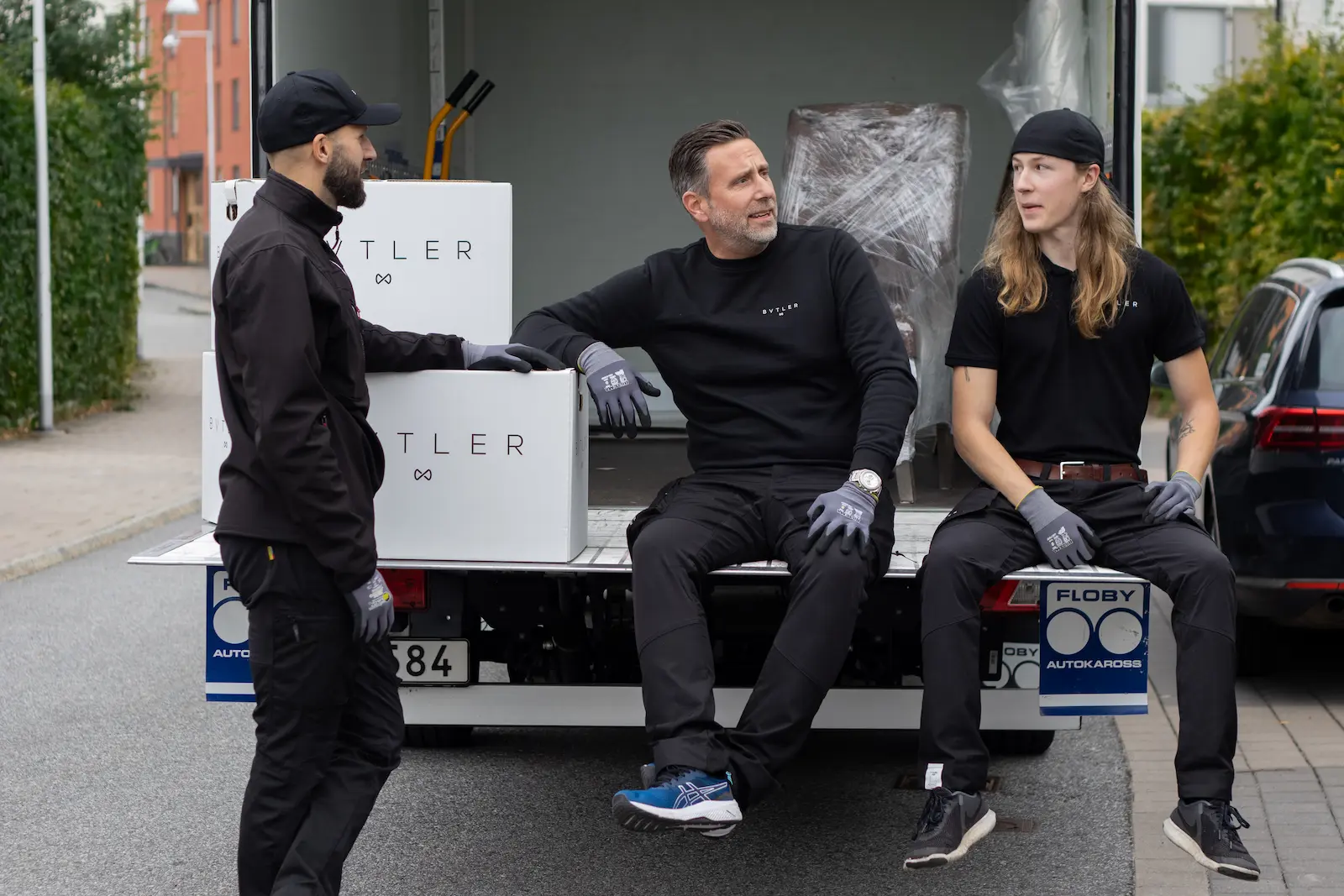 bvtler medarbetare tar en paus på bakgavelliften